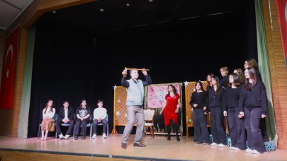 Turgutlu’da “Yakından Kumanda 2”ye Tiyatroseverlerden Yoğun İlgi