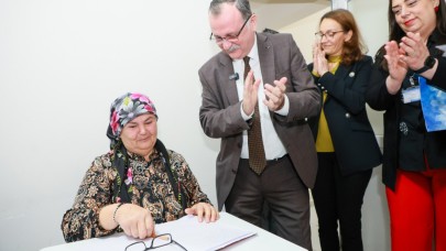 Okuma Yazma Kursunu Tamamlayanlara Belgelerini Başkan Balaban Verdi