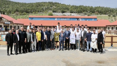 Aliağa’nın Gururu İki Takım, Atla Terapi Merkezinde Buluştu