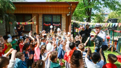 Yunusemre’de 23 Nisan Coşkusu Miniklerle Başladı