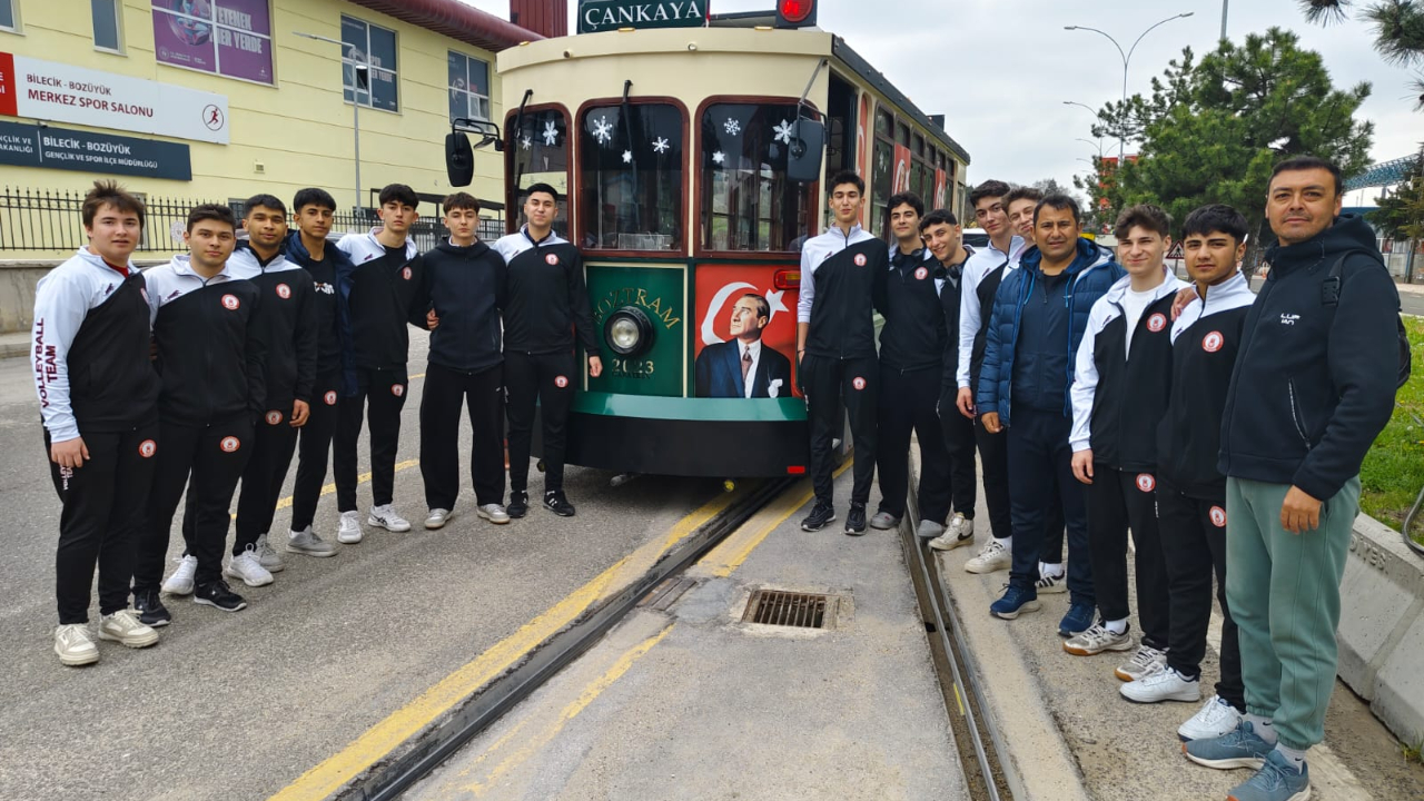 Şehzadeler Belediyespor Yıldız Erkek Voleybol Takımı Türkiye Finallerinde