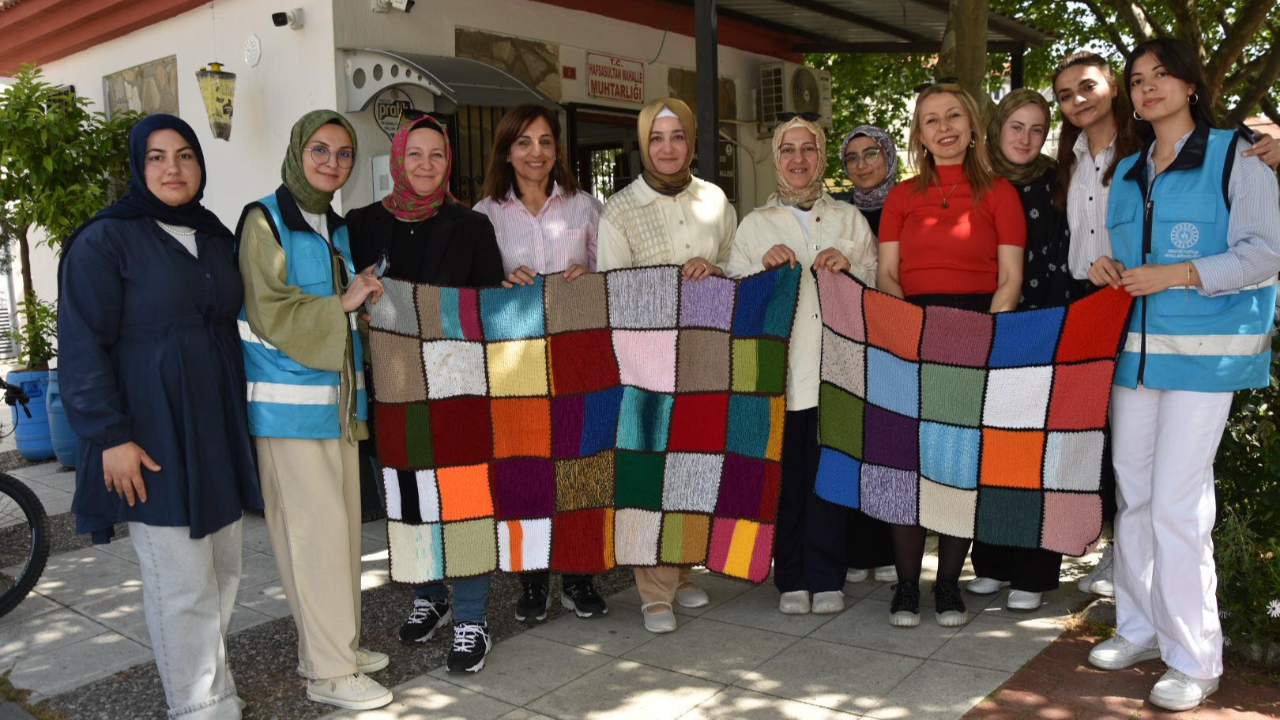 Muradiye Kız Yurdundan “Sevgi Battaniyesi”yle Anlamlı Ziyaret