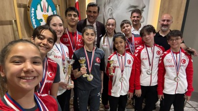 Manisa BBSK’lı Milli Sporcular Başkan Zeyrek’in Konuğu Oldu