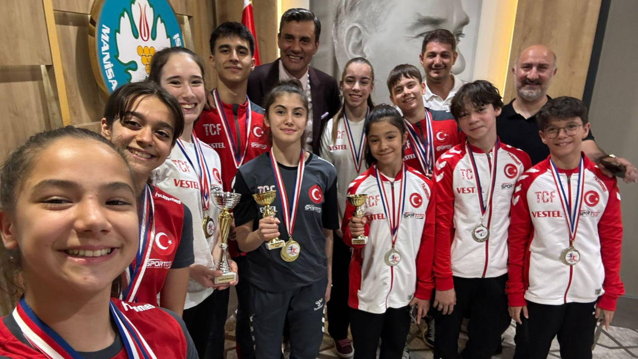 Manisa BBSK’lı Milli Sporcular Başkan Zeyrek’in Konuğu Oldu