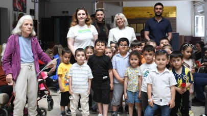 Miniklerden Huzurevi Annelerine Anlamlı Ziyaret