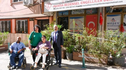 Manisa Emniyeti’nden Anlamlı Ziyaret: Engellilerle Dayanışma Mesajı