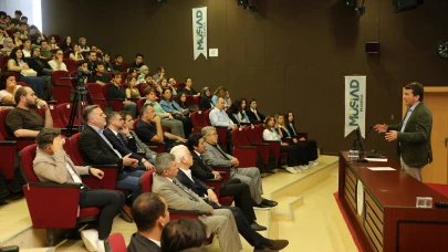 MCBÜ’de “Yeni Dünya Düzeni ve İnovasyon Devrimi” Konferansı Düzenlendi