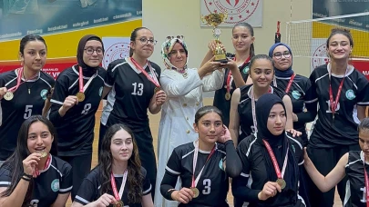Şehit Fatih Kalu Kız Anadolu İHL Voleybol Takımı Manisa Şampiyonu Oldu