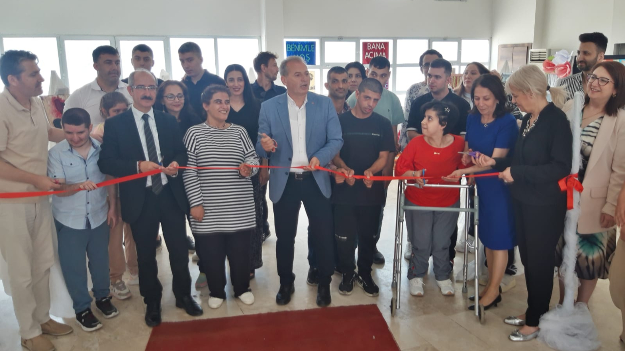 Muradiye Engelsiz Yaşam Merkezi’nde Anlamlı Sergi Açıldı