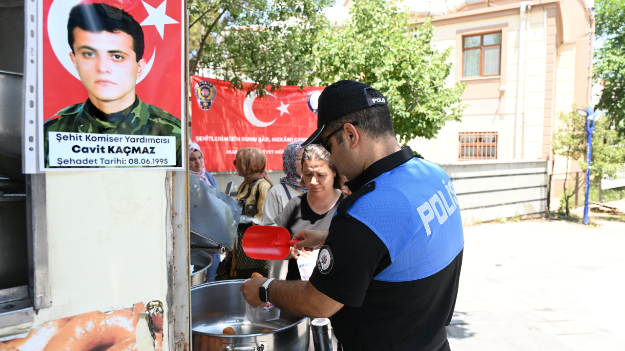Şehit Komiser Yardımcısı Cavit Kaçmaz Lokma Hayrıyla Anıldı