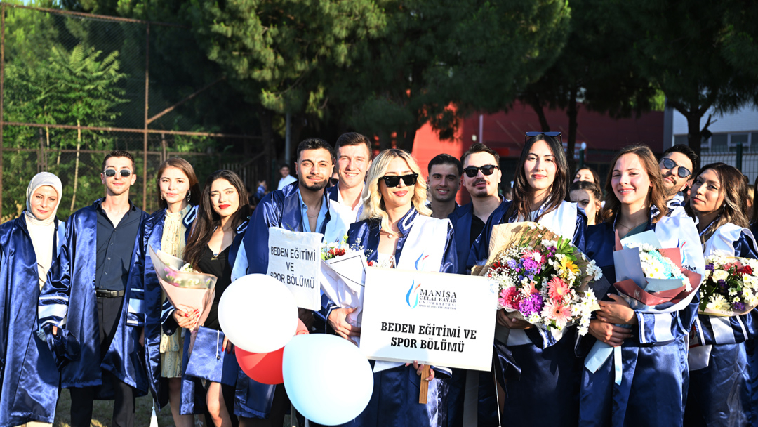 CBÜ Spor Bilimleri Fakültesi’nde Mezuniyet Coşkusu