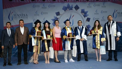 MCBÜ İletişim Fakültesi Mezunlarını Gururla Uğurladı