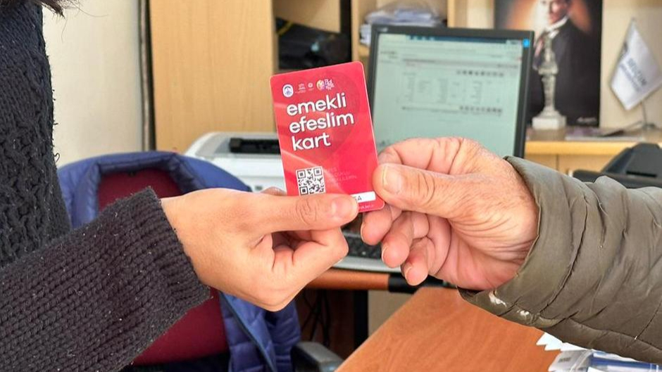 Efes Selçuk’ta Emekliye Nefes: “Emekli Efeslim Kart” Desteği Sürüyor