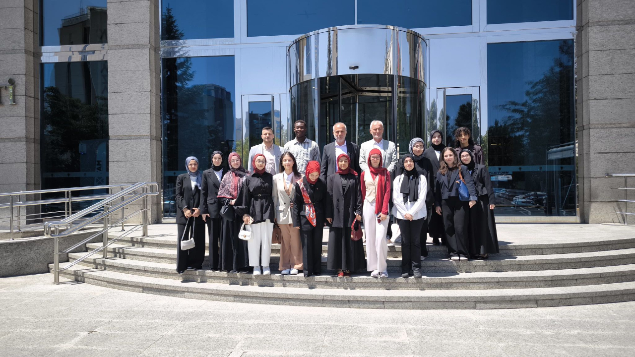 İmam Hatipli Gençler Meclis'te: Geleceğin Liderleri Siyasetle Buluştu