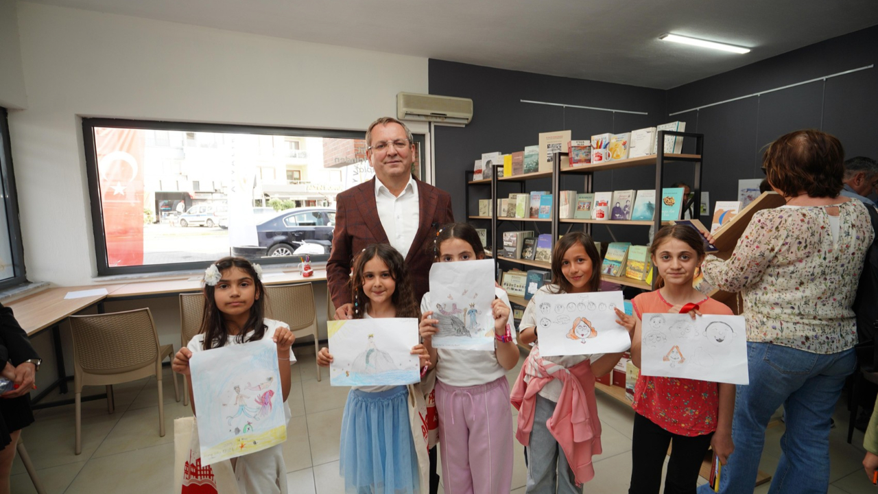 Ayvalık’ta Çocuklara Karikatürle Renkli Bir Yaz Atölyesi