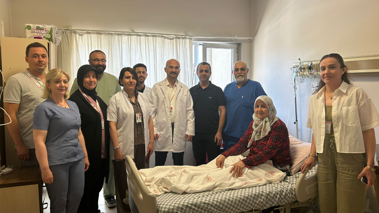 Akhisar’da Kalın Bağırsak Kanserine Kapalı Ameliyatla Müdahale