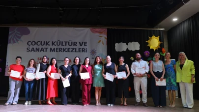 Yunusemreli Miniklerden Renkli Yıl Sonu Gösterisi