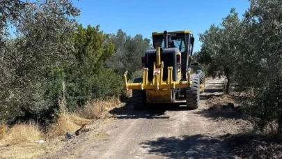 Akhisar Belediyesi Ova Yolları İyileştirme Çalışmalarını Sürdürüyor