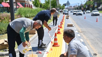 Manisa’da Görme Engelliler İçin Hissedilebilir Zemin Uygulaması Sürüyor