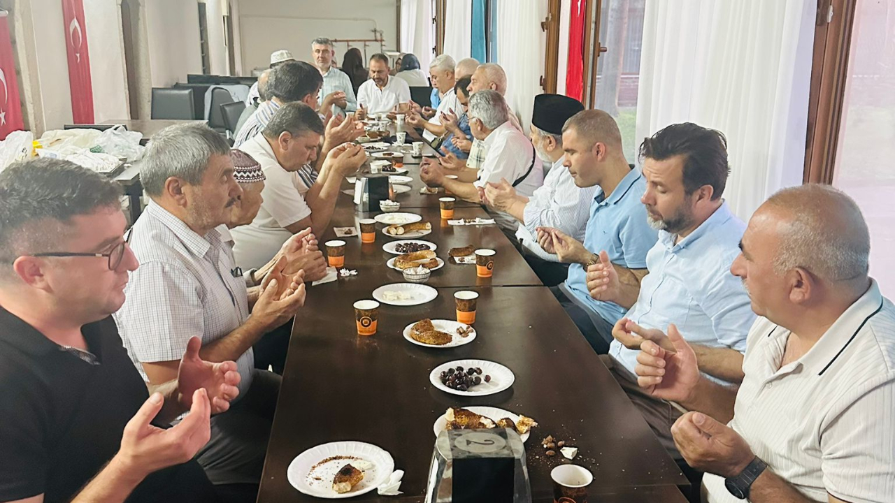 Sultan Camii’nde Şehitler İçin Sabah Duası: 15 Temmuz Şehitleri Dualarla Anıldı