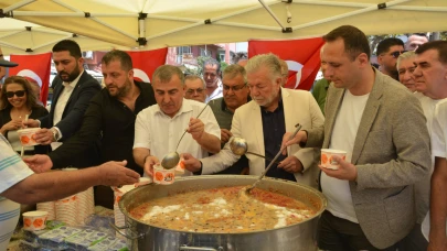 Pınarbaşı Esnafından Birlik ve Dayanışma Sofrası: Aşure Hayrı Yoğun İlgi Gördü