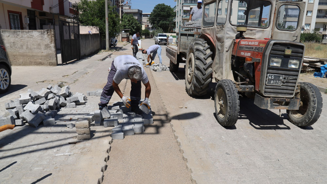 Turgutlu’da Yol Seferberliği: Asfalttan Parkeye Eş Zamanlı Çalışma