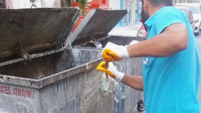 YUNUSEMRE’DE KONTEYNERLER DEZENFEKTE EDİLİYOR