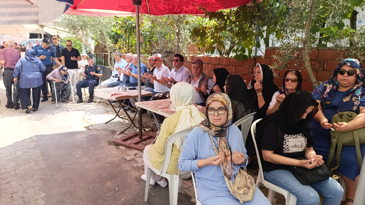 Şehit Polis Mehmet Tozun İçin Gördes’te Hayır Yemeği Düzenlendi