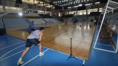 Turgutlu’nun Kadın Basketbol Takımı Parkelere Döndü: Yeni Sezon Hazırlıkları Başladı