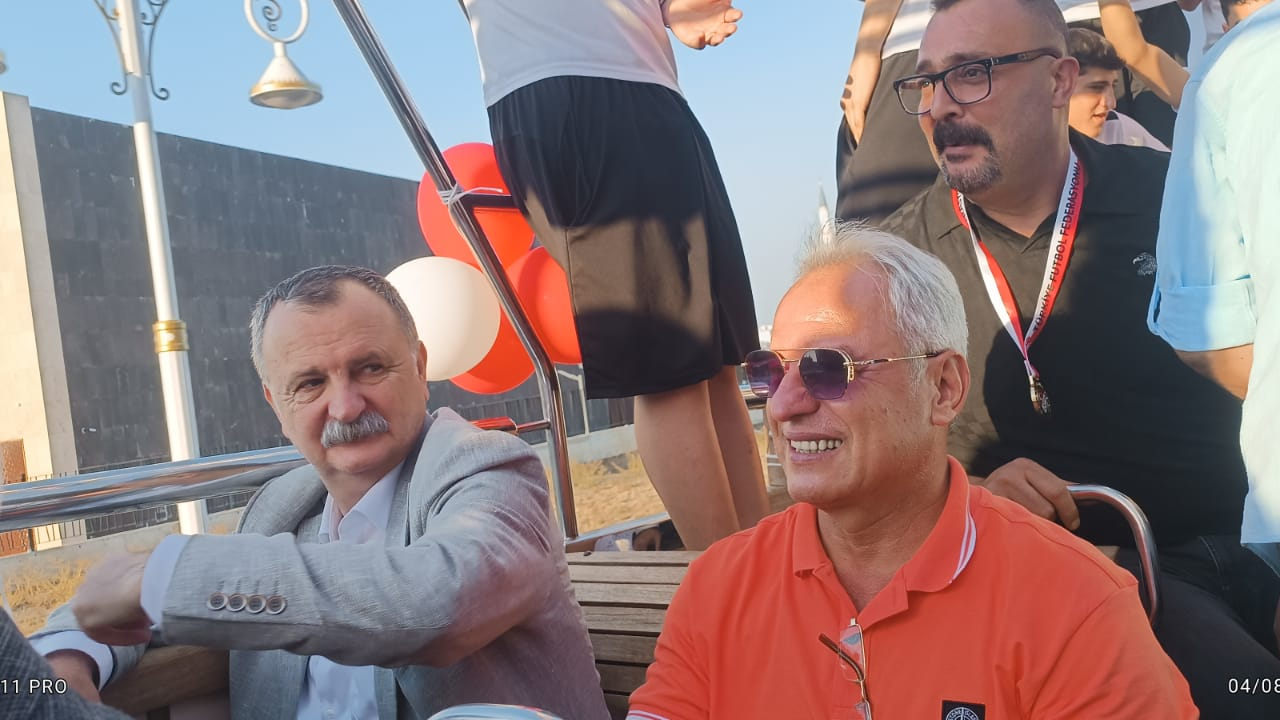 Yaşar Artar’dan Şampiyon Yunusemre U17 Takımına Tebrik
