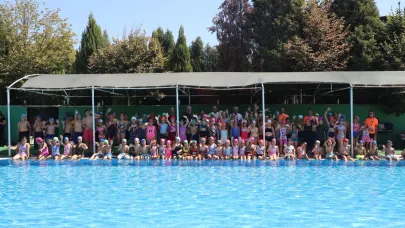 Turgutlu Belediyesi Yaz Spor Okullarında Minik Yüzücülere Başarı Belgeleri