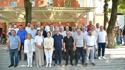 CHP Milletvekilleri Akhisar’da Esnaf ve Vatandaşla Buluştu