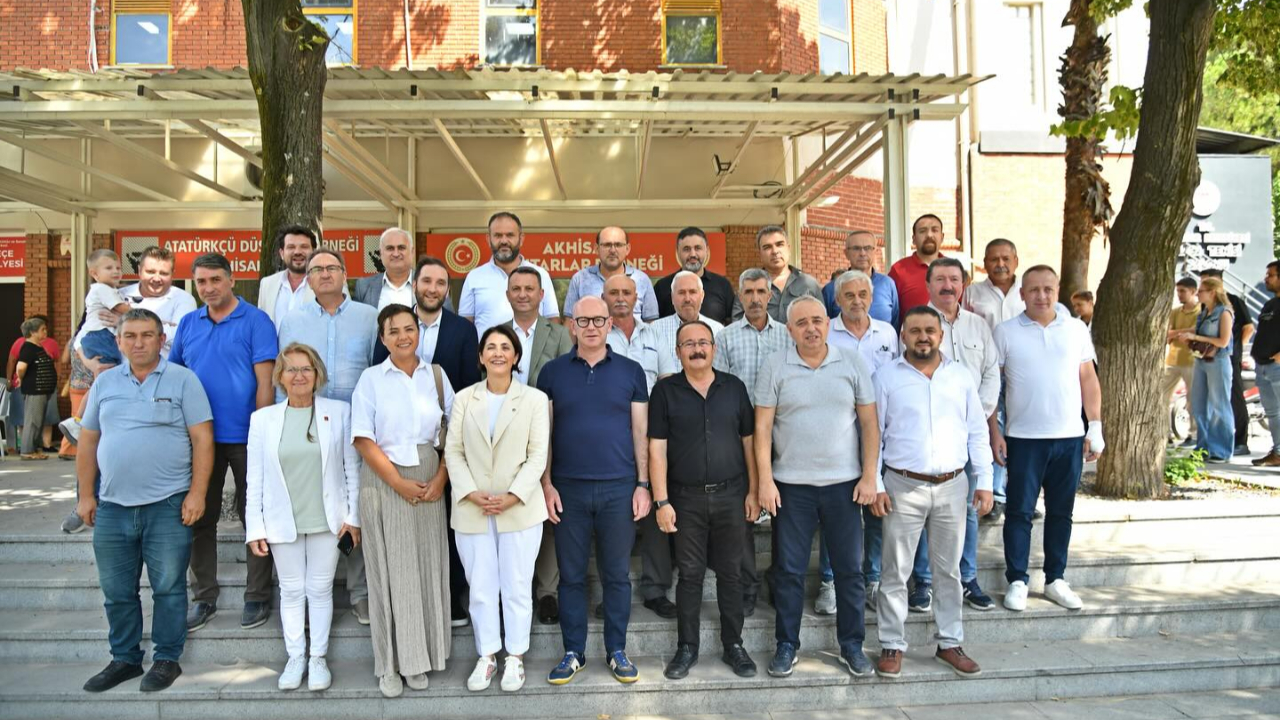 CHP Milletvekilleri Akhisar’da Esnaf ve Vatandaşla Buluştu