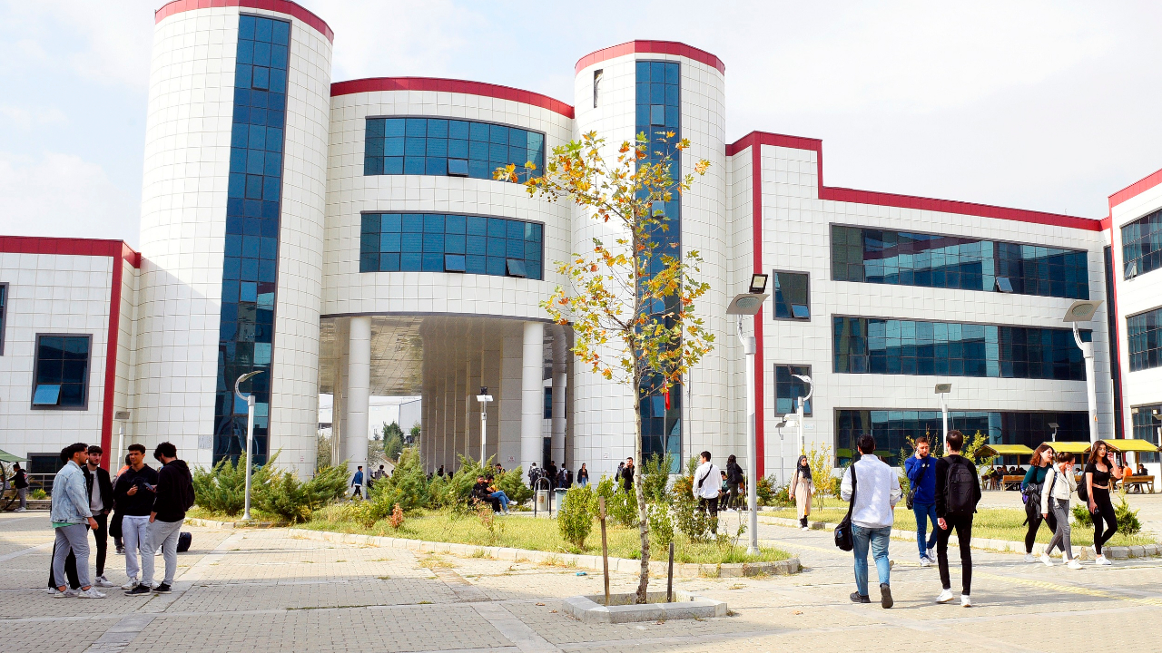 MCBÜ, YKS’de %102 Doluluk Oranıyla Rekor Kırdı
