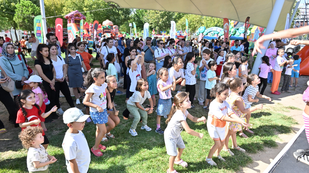 Manisa’da 30 Ağustos Coşkusu Çocuk Şenliğiyle Taçlandı