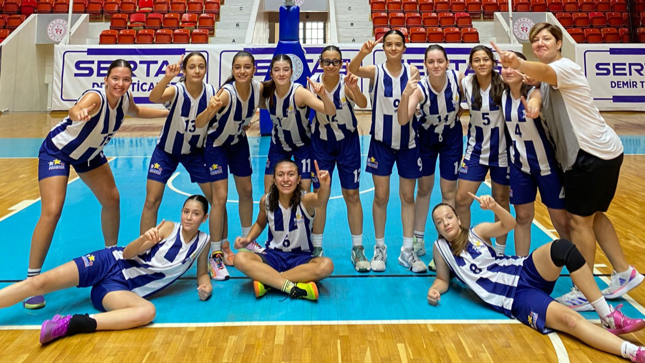 Manisa Kız Basketbol Takımı Türkiye Şampiyonu