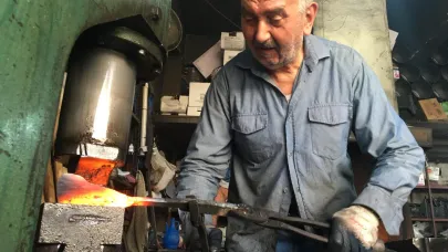 Kula’nın Tarihi Arastasında Şahin Kardeşlerden Asırlık Demircilik
