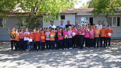 Manisa Büyükşehir’den Okullara Spor Malzemesi Sürprizi