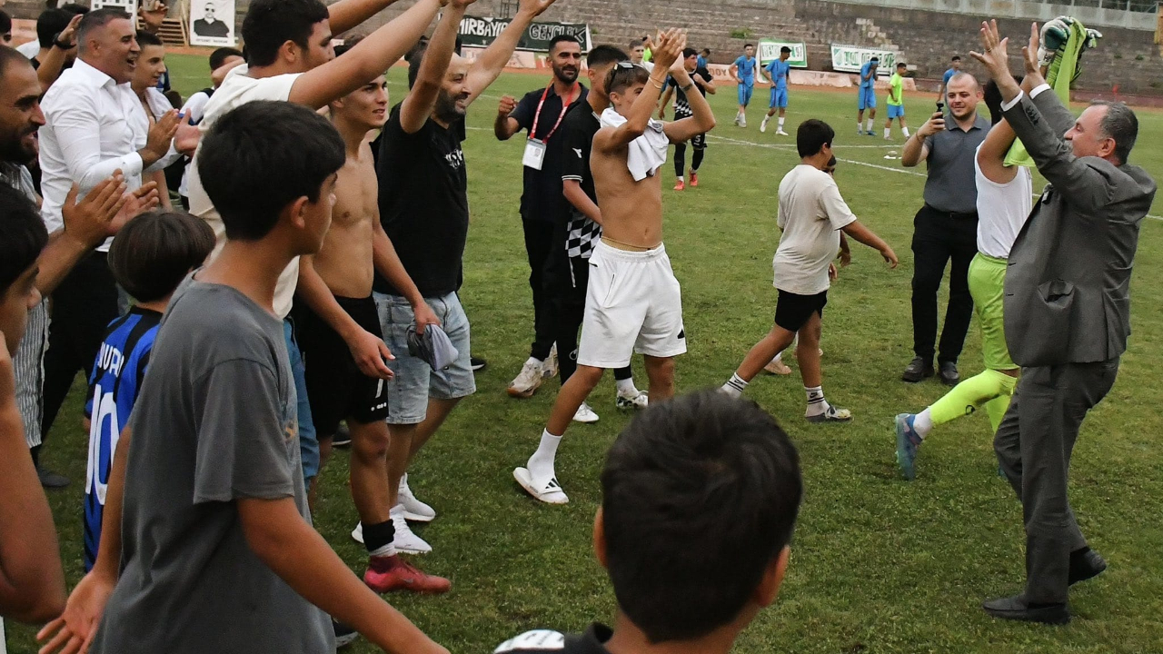 Yunusemre’nin Şampiyon Gençleri Amatör Lig’de Sahaya Çıktı