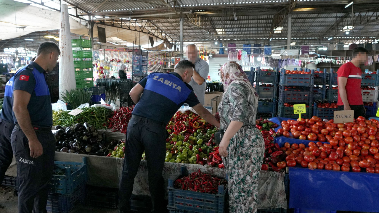 Turgutlu Zabıtası Pazartesi Pazarı’nda Denetim Yaptı