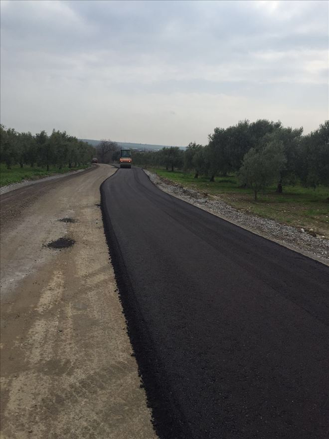 Akhisar İlçesi Dereköy-Erdelli Mahalleleri Arasındaki Yolda Sıcak Asfalt Çalışması Yaptı