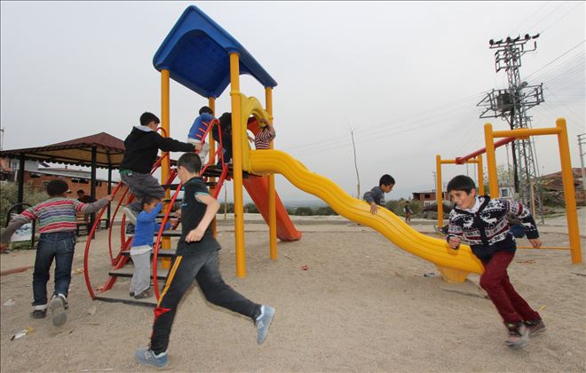 Başkan Yaralı´dan Azimlili Çocuklara Oyun Parkı
