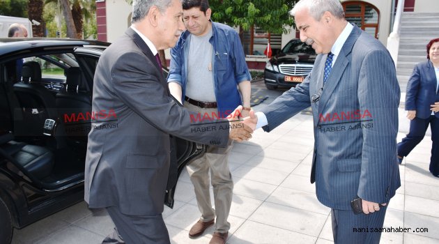 Bülent Arınç Vali Güvençer’i Ziyaret Etti