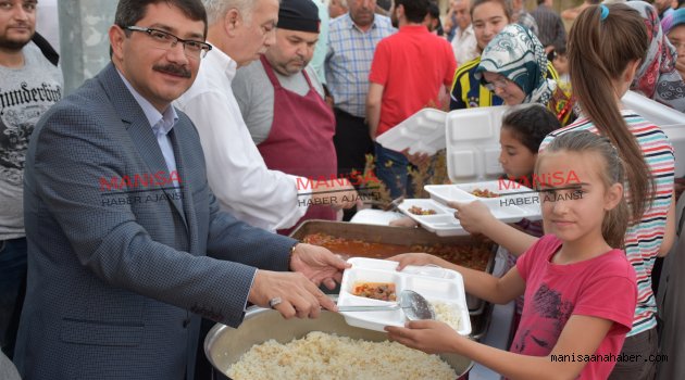 Çelik Karaağaçlı Halkıyla Lokmasını Paylaştı
