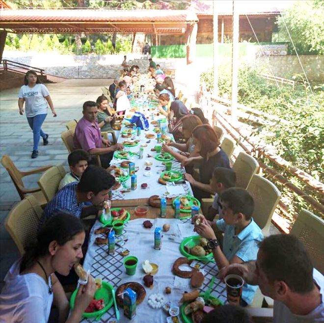 ÇOCUK EVLERİNDE KALAN 35 ÇOCUK BAYRAMI HEP BİRLİKTE KUTLADI