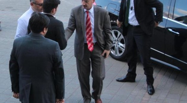 Ekrem Pakdemirli Yaşamını Yitirdi