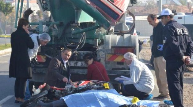 Geri Manevra Yapan Beton Mikseri Motosikletliyi Ezdi