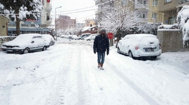 Gördes'e Kar Yağışı Etkili Oluyor