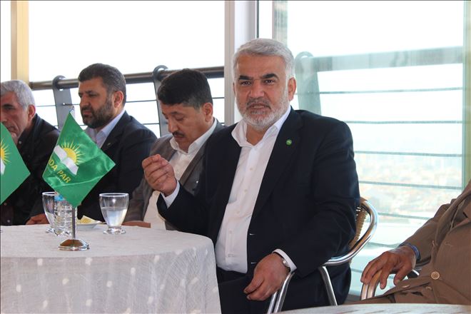 Hür Dava Partisi Genel Başkanı Zekeriya Yapıcıoğlu Manisadaydı