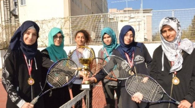 İmam Hatipli Kızlar Teniste Manisa'yı Temsil Edecek